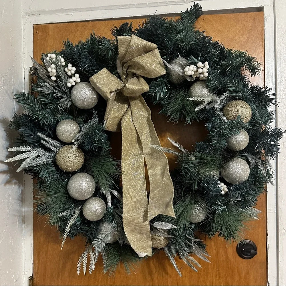 Pre-Lit Artificial Christmas Wreath Gold Silver Ornament 28”